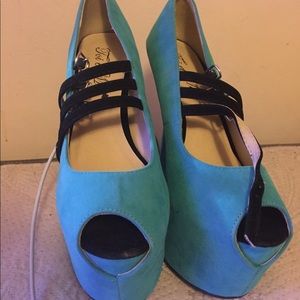 Turquoise with tiny black straps across top! Nice